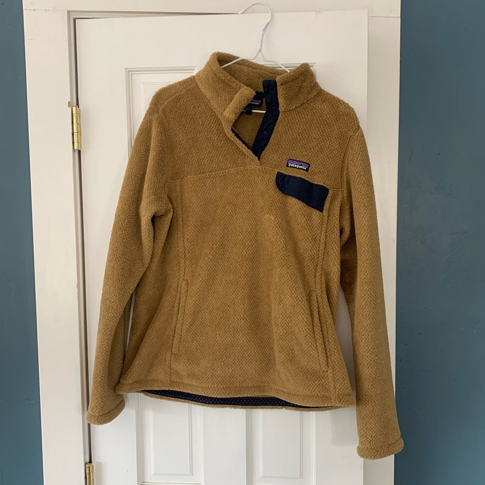 Patagonia Snap-T Fleece Pullover, Women’s large, tan (bear) and navy accents